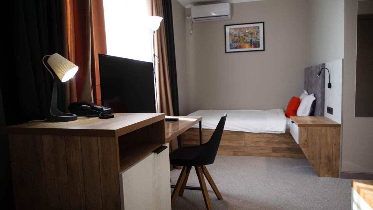 Zodiac Hotel Atyrau Bagian luar foto