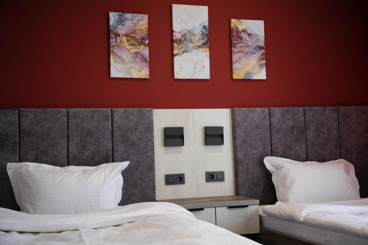 Zodiac Hotel Atyrau Bagian luar foto