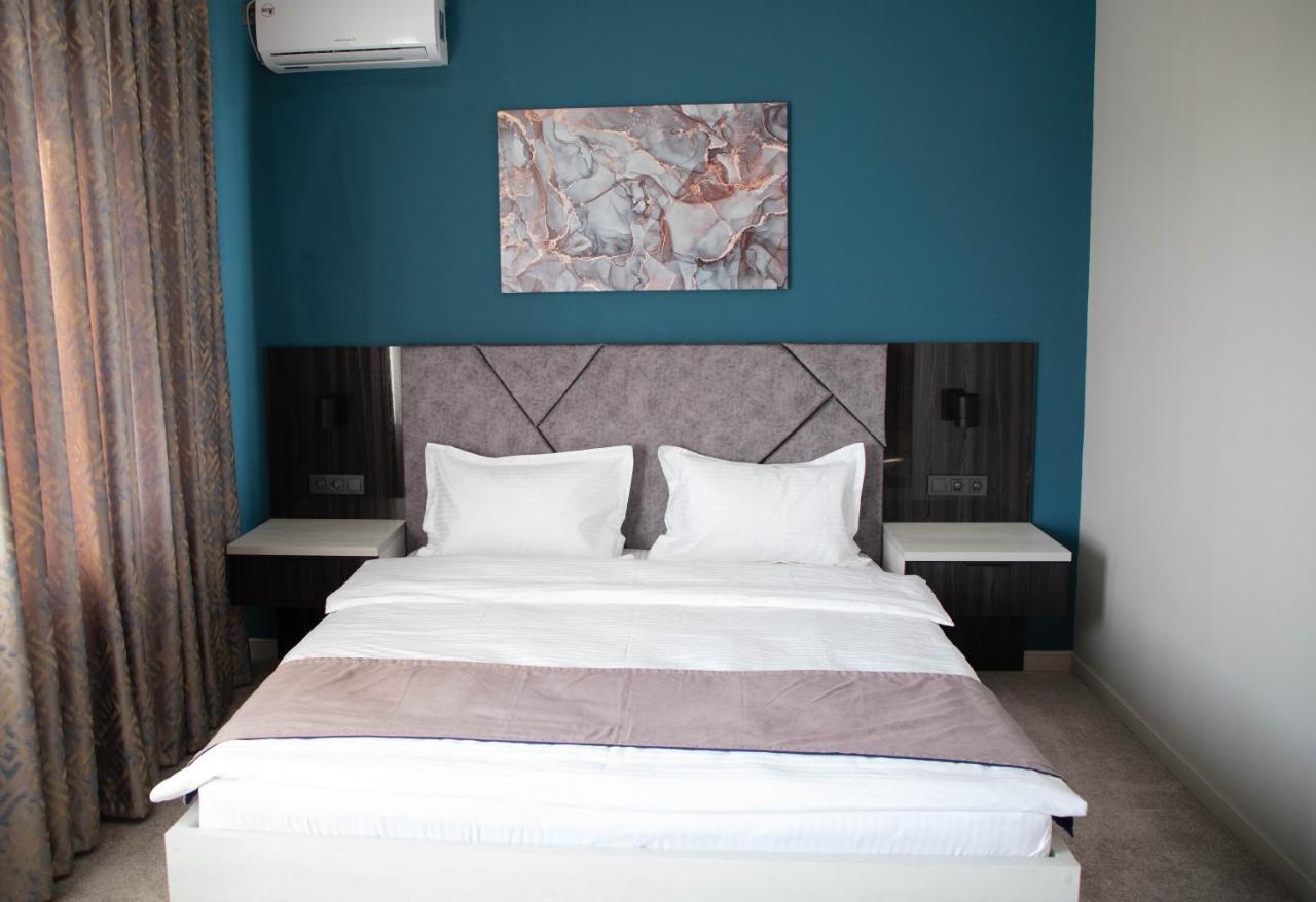 Zodiac Hotel Atyrau Bagian luar foto