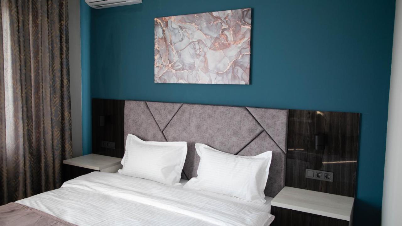 Zodiac Hotel Atyrau Bagian luar foto