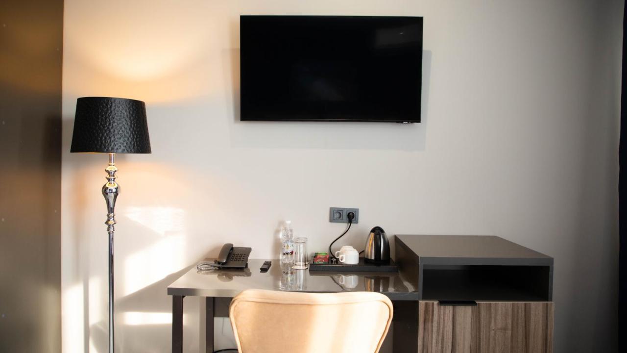 Zodiac Hotel Atyrau Bagian luar foto