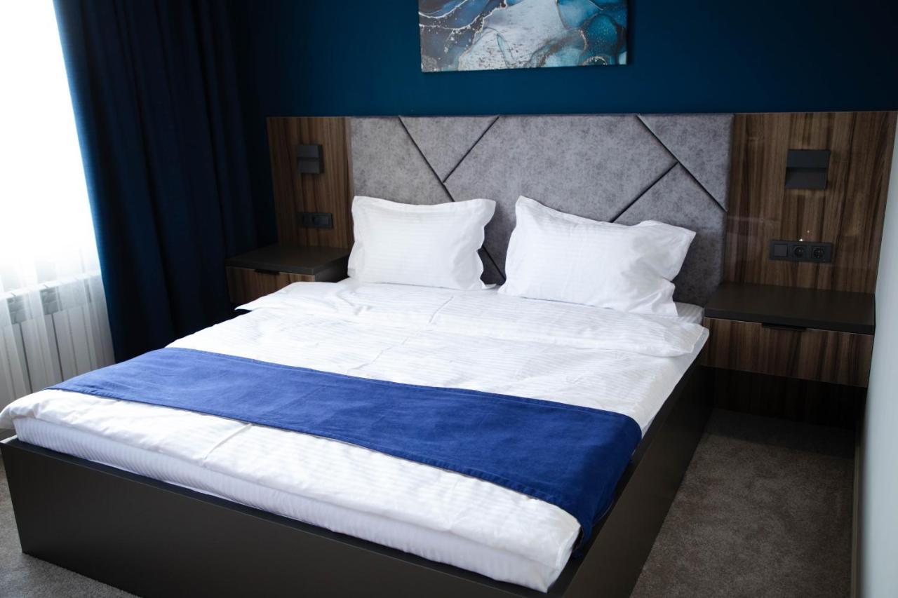 Zodiac Hotel Atyrau Bagian luar foto