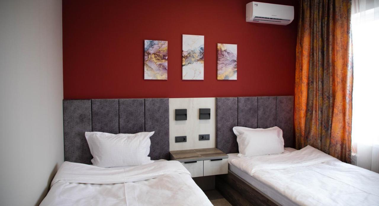 Zodiac Hotel Atyrau Bagian luar foto